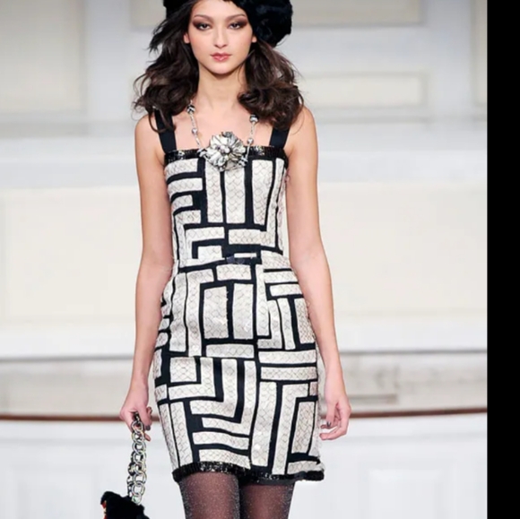 Fall 2010 Oscar De La‎ Renta Dress - Picture 1 of 14